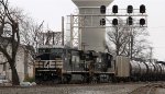 NS 8397 & 7527 lead train 159 southboumd in a light snow